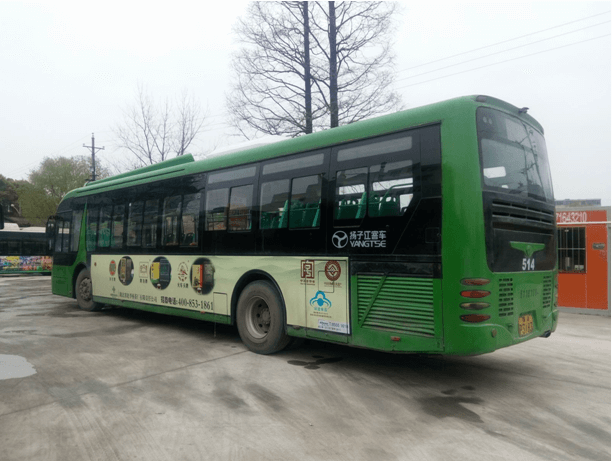 中華老字號“川”字茶車身廣告現(xiàn)身武漢鬧市街頭